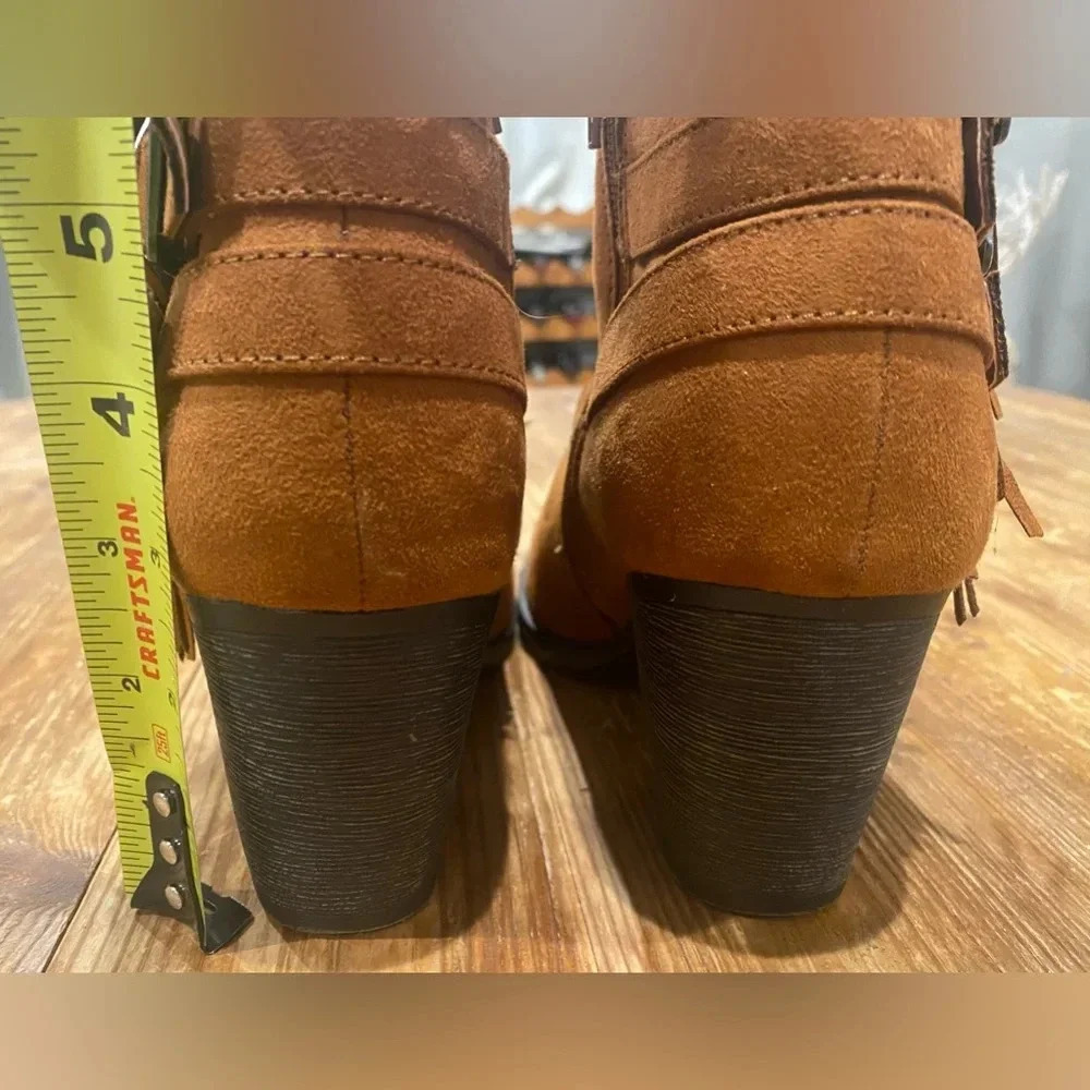 Bamboo Women’s Avenge Carmel Brown Faux Suede Ankle Western‎ Boots Heel 7.5 NEW - Picture 7 of 10